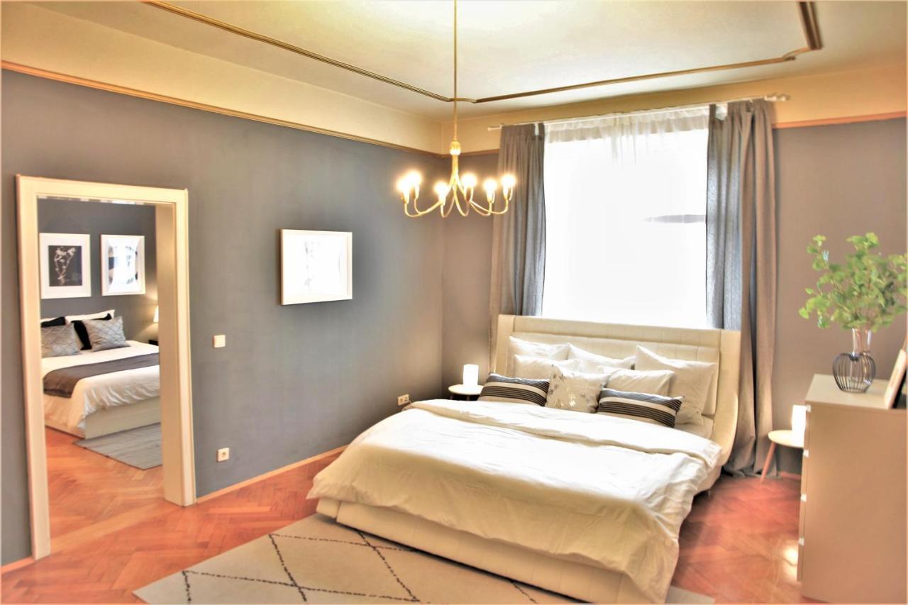 Spacious Apartment In The Heart Of インスブルック エクステリア 写真